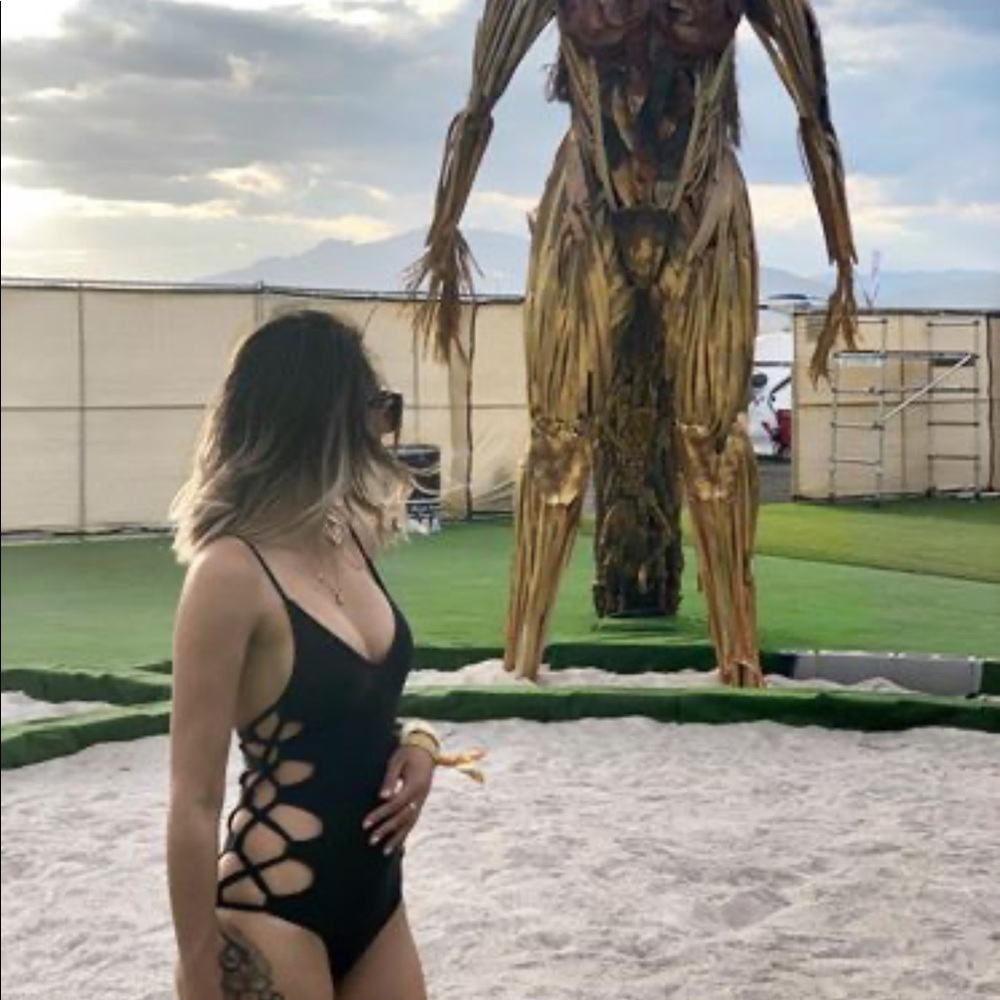 Swimsuit - Picture 2 of 10
